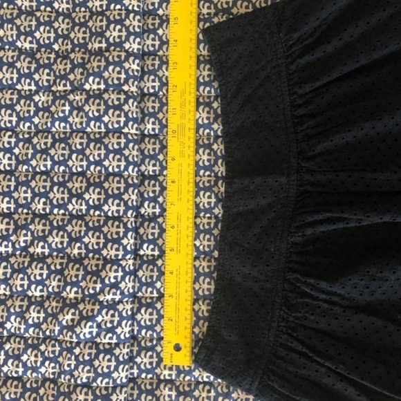 GAP Navy Eyelet Skirt - Picture 6 of 9